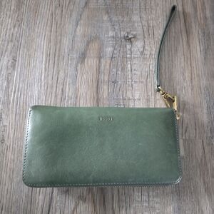 Fossil Women's Leather Green Leather Wristlet